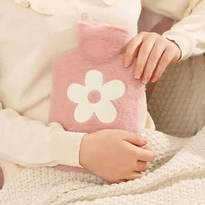 Bouillotte douce et portable de 2 L, design mignon en peluche, avec revêtement en caoutchouc réutilisable, chaude et portable pour la maison ou le bureau - Product Image 5
