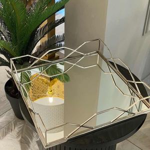 Plateau élégant en acier inoxydable pour le petit-déjeuner, le café et le thé, idéal pour les hôtels et l'hospitalité. - Product Image 4