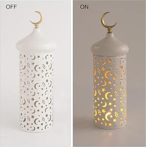 Farol de Ramadán Minimalista de Metal Beige con Diseño Moderno de Luna Creciente, Brillo Suave de Vela para una Decoración Elegante del Hogar - Product Image 4