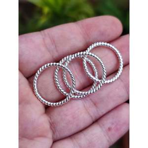 Anillos midi apilables de plata de ley 925 y oro de 14k con patrón geométrico delicado de alambre trenzado para dedo gordo, para bodas y fiestas - Product Image 6