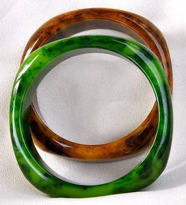 Bracelet jonc en résine acrylique fantaisie, large, irrégulier, rond, multicolore, éblouissant, modèle ange pour femme - Product Image 1