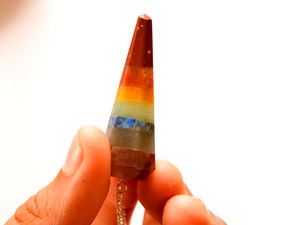 Natural Seven Chakra Bonded Gemstone Point Varita Péndulo Cono facetado Curación Crystal Dowsing Rare Handcrafted Crystal Péndulo - Product Image 6