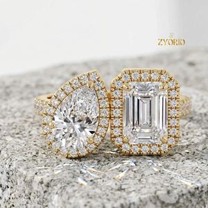 แหวนหมั้นทรงลูกแพร์และทรงมรกตแบบ Toi Et Moi Halo ทำจากทอง 14K - Product Image 1