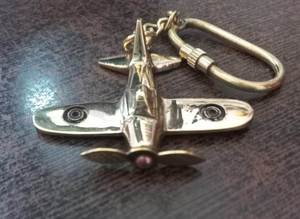 Karin by Calvin Handicraft Llavero de avión de latón antiguo con estilo Regalo de metal de estilo vintage - Product Image 2