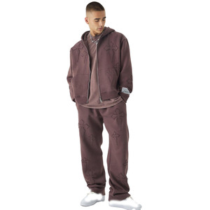 Ensemble de survêtement pour homme avec logo personnalisé, sweat à capuche zippé en molleton épais avec motif croisé en relief et pantalon de jogging à coupe décontractée, vente en gros - Product Image 1