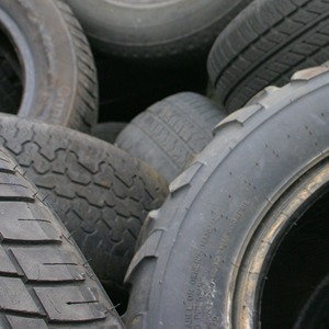 Déchets de pneus en vrac pour le recyclage industriel avec une texture de caoutchouc propre à 6% pour les grandes opérations de fabrication - Product Image 3