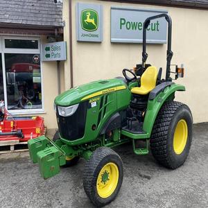 Achetez un tracteur John Deeree 4066M au prix d'usine en stock avec option d'expédition rapide haute puissance et durabilité à vendre - Product Image 2