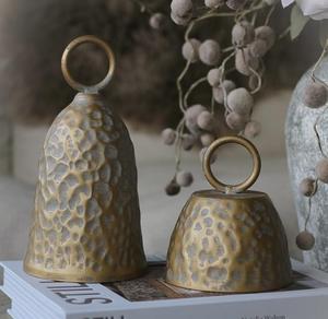 Campanas de Vaca de Latón Hechas a Mano con Diseño Antiguo, Acabado Rústico de Lujo de Alta Calidad, Tono Fuerte, Tema Natural para Uso en Jardín - Product Image 1