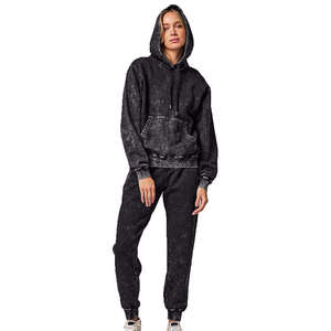 Survêtement de jogging deux pièces avec logo imprimé personnalisé et respirant pour femmes avec techniques de strass - Product Image 1