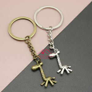 Porte-clés et porte-clés en métal Vente chaude Accessoires d'artisanat en métal Conception en relief finie antique - Product Image 5