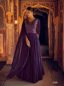Robe Anarkali Sayuri Designer Karishma pour les festivals et les soirées, robe de soirée de luxe disponible en gros - Product Image 2
