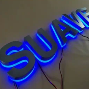 Segnaletica personalizzata per negozio all'aperto a LED per tabacco e alcol. Segnali LED acrilici in acciaio inox retroilluminati 3D. Lettere canale in metallo acrilico - Product Image 4