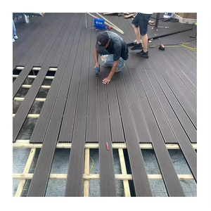 Tarima de WPC de Diseño Moderno de Primera Generación, Suelo Compuesto de PVC con Acabado de Grano de Madera para <span class=keywords><strong>Piscina</strong></span>, Balcón, Jardín y Exteriores - Product Image 1