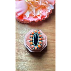 Anillo de Plata de Ley y Concha de Ostra Espinosa, Hecho por los Navajo, Obra de Colección Cultural - Product Image 2