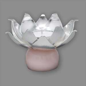 Support de chauffe-plat en laiton plaqué argent Lotus conçu sur une base en quartz rose pour hôtel à la maison et support décoratif dernier porte-bougies en laiton - Product Image 6