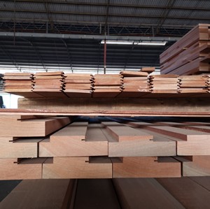 Plinthes décoratives en bois massif Nyatoh - Product Image 3