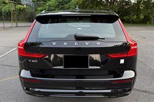2023 pour V60 Recharge T8 AWD Turbo Cuir R18 Faible Kilométrage Boîte Automatique Conduite à Gauche Essence/Pétrole - Product Image 4