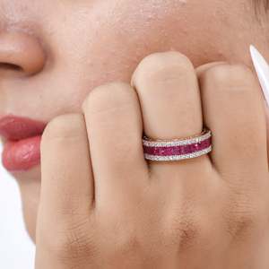 Công Chúa Cắt Tự Nhiên Của <span class=keywords><strong>Ruby</strong></span> Đá Quý & Paved Kim Cương Sang Trọng 18K 22K Vàng Tinh Khiết Đầy Đủ Eternity Wedding Bands Nhẫn Của Phụ Nữ OEM ODM - Product Image 6