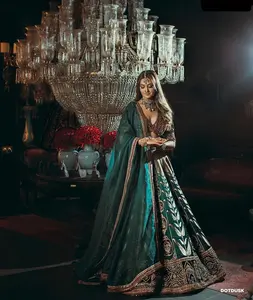 Indische ethnische Kleidung Mulmul Seide Lehenga Choli mit Faden Zari Dori und Sequenzarbeit Brautkleidung Schwerdesigner Lehenga Choli