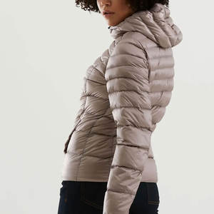 Chaqueta de Invierno Acolchada para Mujer, Personalizada al por Mayor, de Alta Calidad, Transpirable, de Algodón y Poliéster, con Capucha y Cremallera, Talla Grande - Product Image 3