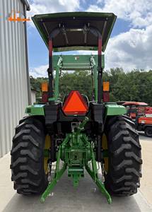 Tracteur compact à roues John Deere 3038E, 70 CV, 4 roues motrices, transmission par engrenages, pour chargeur frontal, pelle arrière, utilisation agricole, vert - Product Image 2