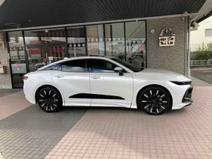 Toyota Crown 2023 d'occasion, conduite à gauche/droite - Product Image 2