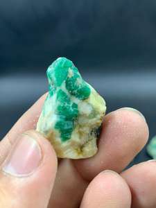 Especímen de Esmeralda Natural de Swat, Pakistán, Mineral de Berilo Verde en Bruto, Piedra en Bruto de Grado Coleccionista, Gema Brillante de 210 g - Product Image 5