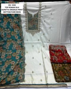 Costumes de fête indiens brodés à la main non cousus de créateur moderne pour femmes de style traditionnel en soie - Product Image 1