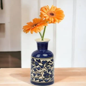 Vase en céramique bleu clair et blanc avec poignée et base rayée pour décorations d'hôtel de bureau à domicile disponibles aux prix de gros - Product Image 3