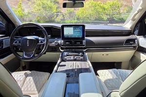 Clean used 2018 Lin-coln Navi-gator <b>Black</b> <b>Label</b> 450-hp Twin-Turbo V6 - Product Image 4