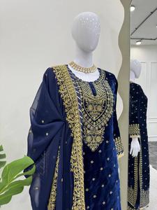 Costume de créateur de vêtements de fête fil lourd en velours de viscose avec haut et pantalon de travail brodé séquentiel avec travail perlé Dupatta - Product Image 5