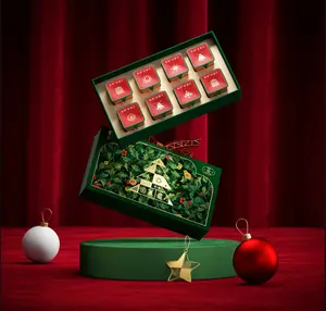 金色圣诞树巧克力绿色红色包装盒，带丝带蝴蝶结装饰翻盖