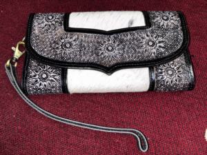 กระเป๋าสตางค์หนังแท้แบบพับสองตอน รุ่นขายดีประจำปี 2025 ชุดคลัทช์แฟชั่นสไตล์ตะวันตกสำหรับผู้หญิง วินเทจ ป้องกัน RFID ปิดด้วยซิป ใช้ได้ทุกฤดู - Product Image 3