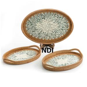 Bandeja para servir dulces o aperitivos hecha a mano de metal dorado brillante pulido - Product Image 3