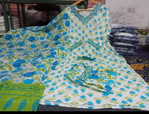 Conjunto de traje Anarkali Kurta con estampado floral hecho a mano para mujer, conjunto de diseñador étnico indio Kurti a precio mayorista - Product Image 2