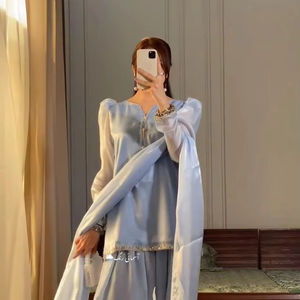 Mode indienne : Nouveau design élégant, ensemble haut et palazzo brodés à la main pour les fêtes, avec dupatta à bordure en dentelle - Product Image 1