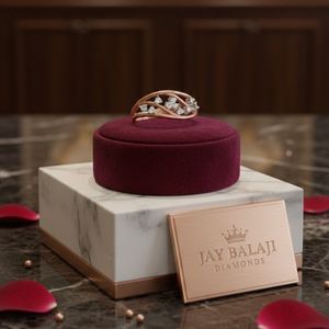 แหวนเพชรทรงเกลียวเรียบหรู ทำจากทองคำโรสโกลด์ 14k สำหรับผู้หญิง - Product Image 1