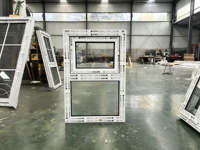 Fenêtres à battants en PVC/UPVC résistantes aux chocs, à ouverture vers l'extérieur, pour maison et salle de bain