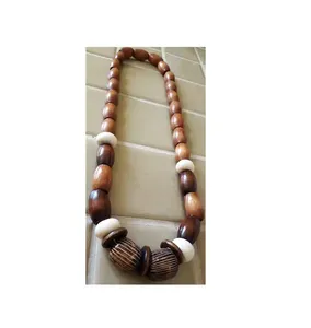 Collar de cadena de resina Blanca Amarilla para mujer, joyería de moda religiosa Vintage clásica con infusión de perlas de diamante para aniversarios - Product Image 1