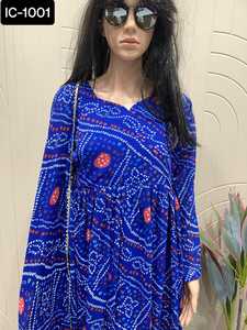 Les plus belles femmes portent une robe de travail en georgette pure avec de la dentelle pour le mariage et le festival. - Product Image 2