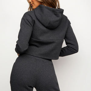 Conjunto de sudadera con capucha y logotipo personalizado para mujer, conjunto de Sudadera con capucha recortada con hombros caídos y resistente al encogimiento de poliéster - Product Image 3