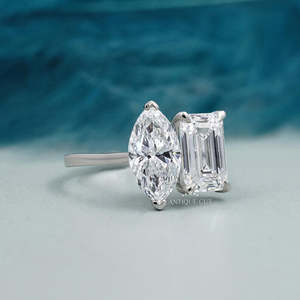 แหวนเพชรหมั้นทรงมาร์คีส์และทรงไวท์โกลด์ประดับมรกตแบบ Toi Et Moi - Product Image 2