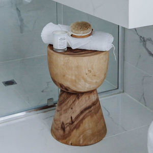 Tabouret en bois Table d'appoint Table d'extrémité de souche en bois Mobilier d'extérieur rond Table de nuit artisanale Tabouret en bois - Product Image 1