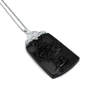Pendentif en Omphacite Jadeite Noire 109,45 carats avec Topaze Blanche et Argent Sterling, Charme Fin Sculpté - Product Image 1