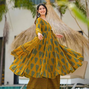 Diseñador 3 uds bellamente impreso seda Kurti Bottom Dupatta colección (Conjunto) Elegante ropa India pakistaní para verano invierno - Product Image 1