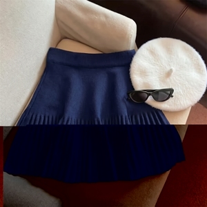 Minifalda de punto acanalada plisada de lana roja vino, estilo casual y corte en A, para otoño-invierno - Product Image 5