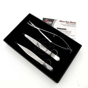 Pinzas plateadas brillantes para cejas, logotipo personalizado, acero inoxidable sostenible, pinzas para cejas con agarre de diamante puntiagudo inclinado con tijera - Product Image 4