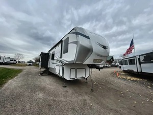Roulotte de camping en aluminium Keystone A-v-a-l-a-n-c-h-e 372MB d'occasion 2022 pour l'extérieur - Product Image 6
