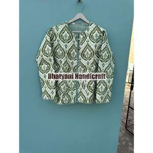 Veste en coton matelassé indien Kantha pour femmes Manteau d'hiver respirant imprimé fleurs Boho Hippie pour la saison d'automne - Product Image 1