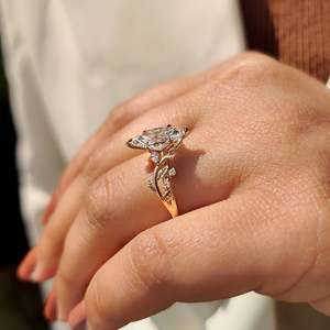 Bague de fiançailles pour femme en diamant taille marquise néerlandaise, inspiration nature romantique, couleur E/EF, clarté VS, plaqué platine rhodié - Product Image 4